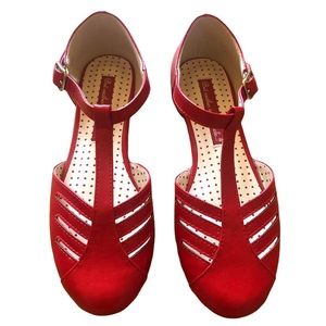 B.A.I.T T-Strap flats Pin-Up Cherry Red